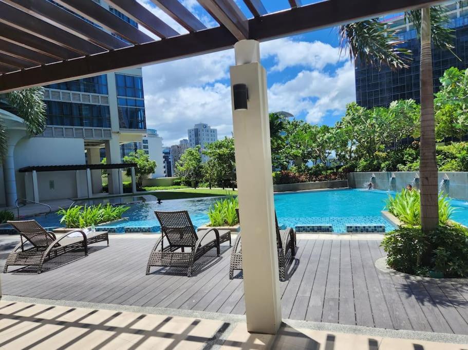 Luxestaysmnl Coastal Chic Netflx 380Mbps Pool Bgc Manilla Buitenkant foto