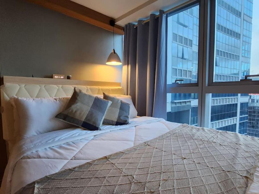 Luxestaysmnl Coastal Chic Netflx 380Mbps Pool Bgc Manilla Buitenkant foto