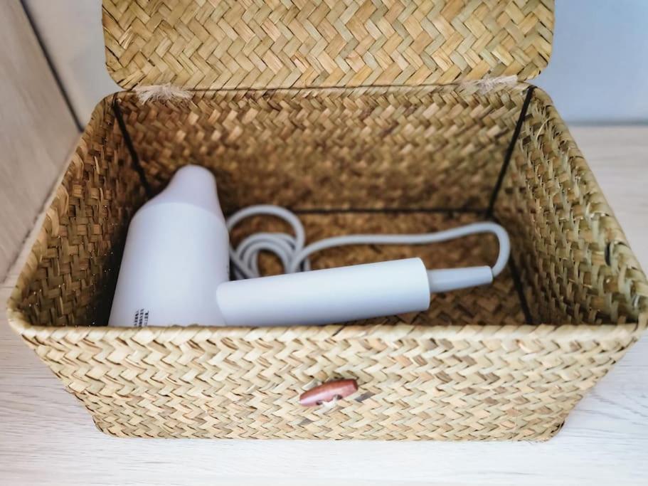 Luxestaysmnl Coastal Chic Netflx 380Mbps Pool Bgc Manilla Buitenkant foto