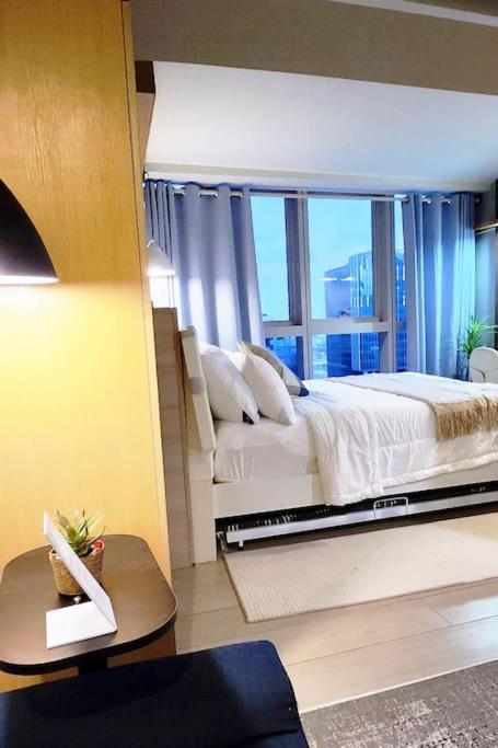 Luxestaysmnl Coastal Chic Netflx 380Mbps Pool Bgc Manilla Buitenkant foto