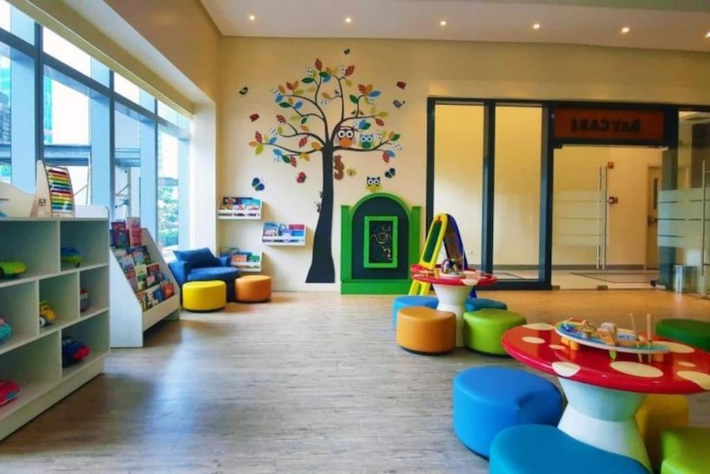 Luxestaysmnl Coastal Chic Netflx 380Mbps Pool Bgc Manilla Buitenkant foto